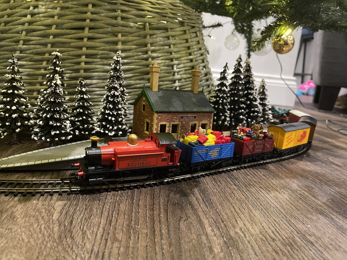 polds's tweet photo. @hornby Stretches just around the tree! https://t.co/vTdpQdoRJo