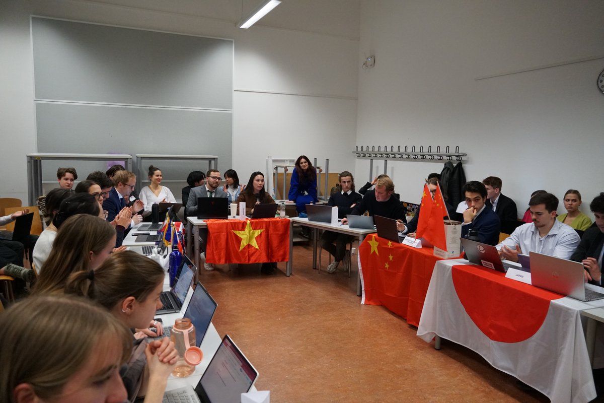 AlfredGerstl's tweet image. The 50 student-diplomats of this year&apos;s #ModelUN #simulation #SouthChinaSea dispute at @ecos_univienna were extremely successful in resolving current incidents. It was again an excellent learning experience - and a lot of fun. @univienna