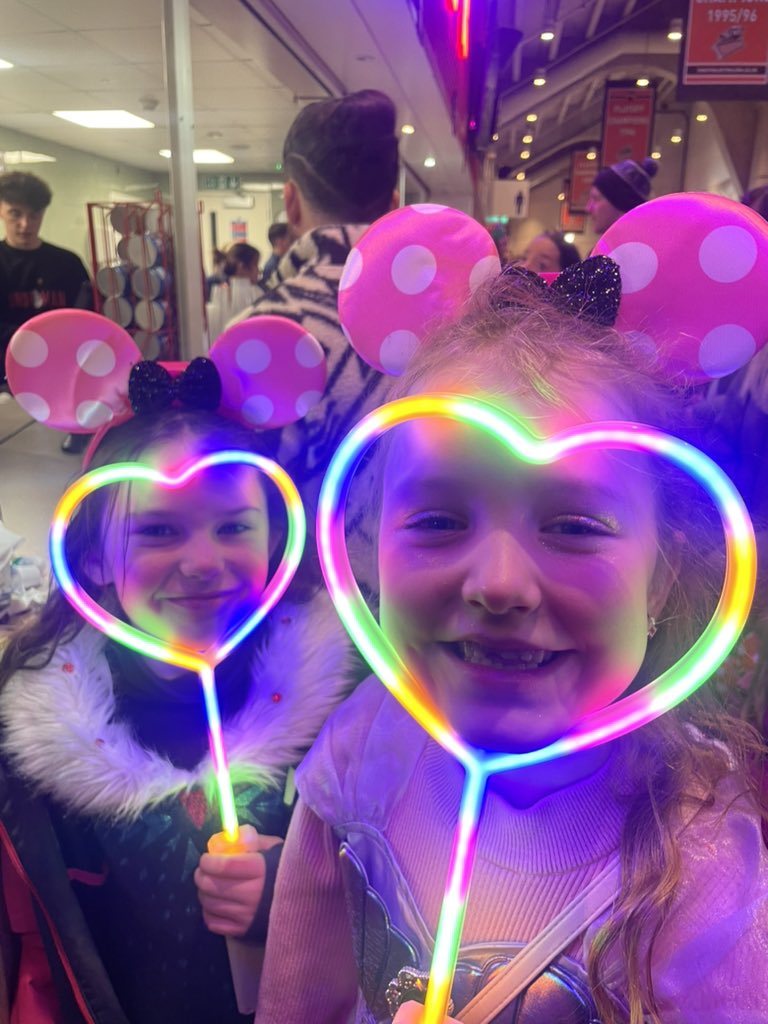 aliencooperx's tweet photo. #disneyonice Sheffield https://t.co/rqMQl2dno0