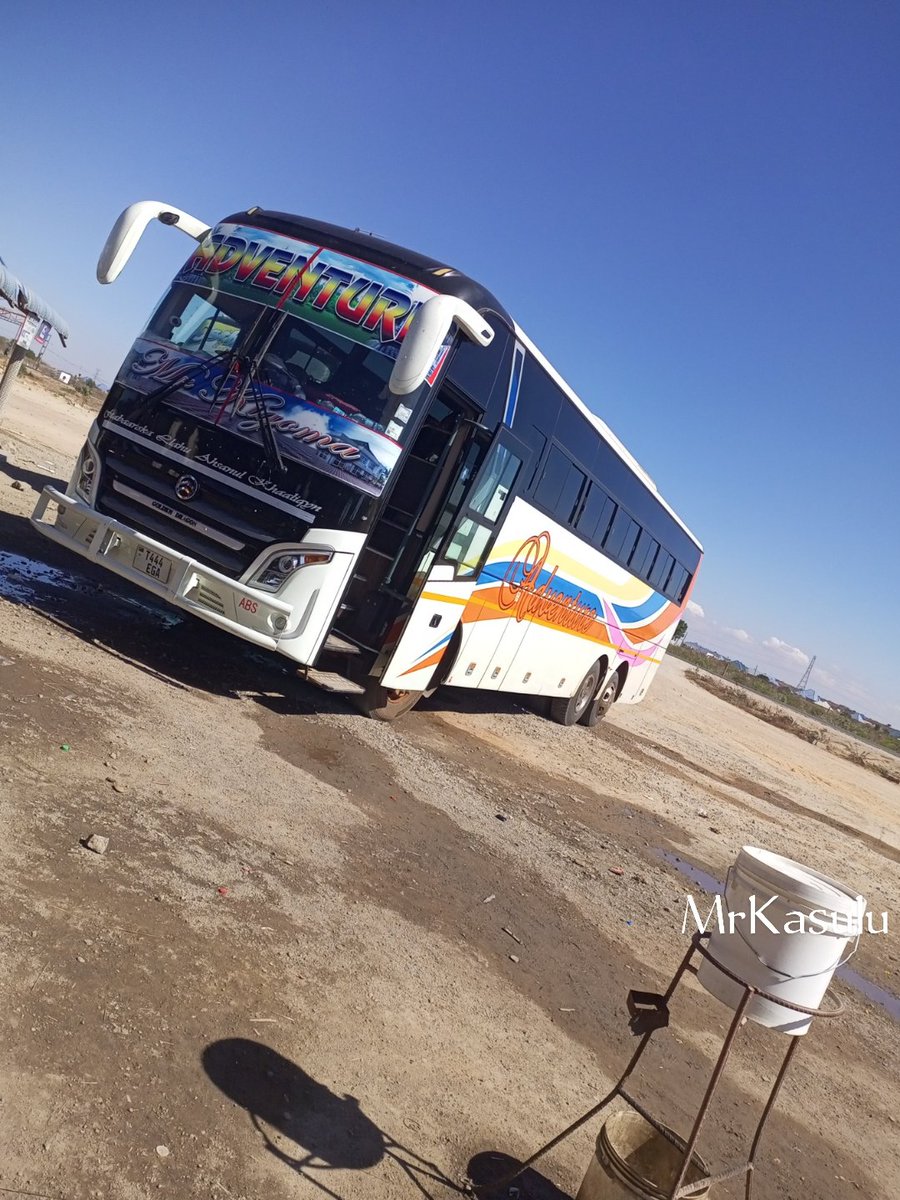 TBoundBuses's tweet photo. Ukiachana na hili basi mali ya @Adventure_36 #AdventureConnection kuna basi gani lingine hapa kwenye hi picha? 

@Mrkasulu 📸 https://t.co/rjE65YDgPg