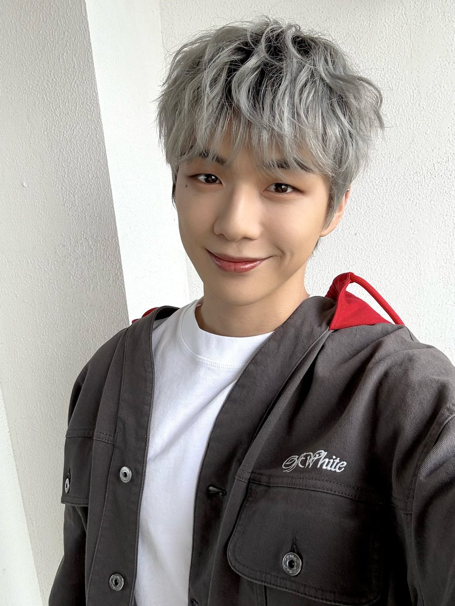 [📸] 241222 <iminitv 팬사인회> 완료😊

#강다니엘 #KANGDANIEL
#ACT #Electric_Shock