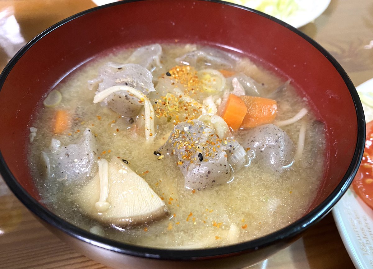 チーズを挟み込んだトンカツ😋
それと豚汁など
なかなかの手間がかかったなぁ〜