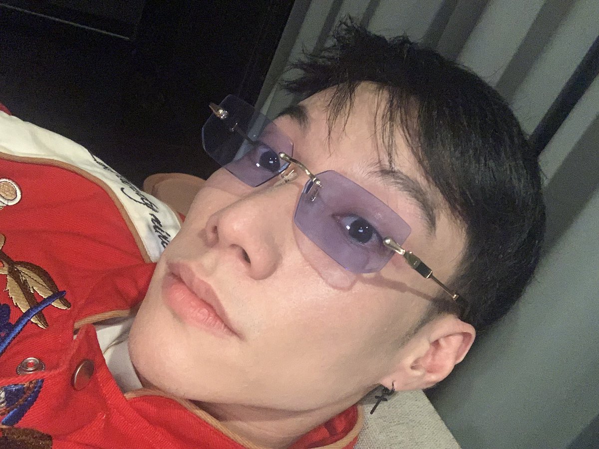 ไม่อยากให้เทอไปมองใครเลย นอกจากเรา 
เทอตาบอดเพื่อเราได้มั้ย 😂🧡