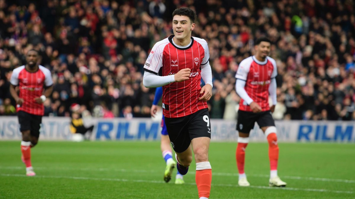 Danny Cadamarteri (@dannycadz) on Twitter photo Crazy week
Started off by a goal for <a href="/Baileycadz/">Bailey-Tye Cadamarteri</a> against <a href="/htafc/">Huddersfield Town</a>
Continued by <a href="/CaelanKoleCadz/">Caelan-Kole Cadamarteri</a> playing 2 games for England u16s & rounded of with another goal by Bailey for <a href="/LincolnCity_FC/">Lincoln City FC 🇺🇦</a>
So in the words of Mariah Carey
All I want for Christmas is more of the same please 🤣🤞🏽 Crazy week
Started off by a goal for <a href="/Baileycadz/">Bailey-Tye Cadamarteri</a> against <a href="/htafc/">Huddersfield Town</a>
Continued by <a href="/CaelanKoleCadz/">Caelan-Kole Cadamarteri</a> playing 2 games for England u16s & rounded of with another goal by Bailey for <a href="/LincolnCity_FC/">Lincoln City FC 🇺🇦</a>
So in the words of Mariah Carey
All I want for Christmas is more of the same please 🤣🤞🏽