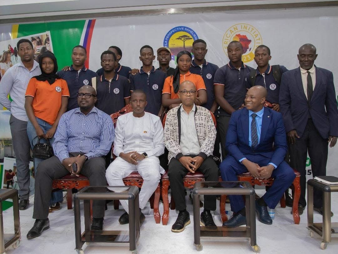 docbah's tweet photo. 🇲🇱🤝🇷🇺 J’ai eu l’honneur de présider la conférence basée sur le thème : Interactions entre le Mali et la Russie dans le domaine de l’éducation. Une initiative de Perspective Sahélienne et Africain Initiative. Cette rencontre a eu lieu au CICB, Samedi 21 déc. 2024. #docbah  #mali https://t.co/lxPeB7cjwB