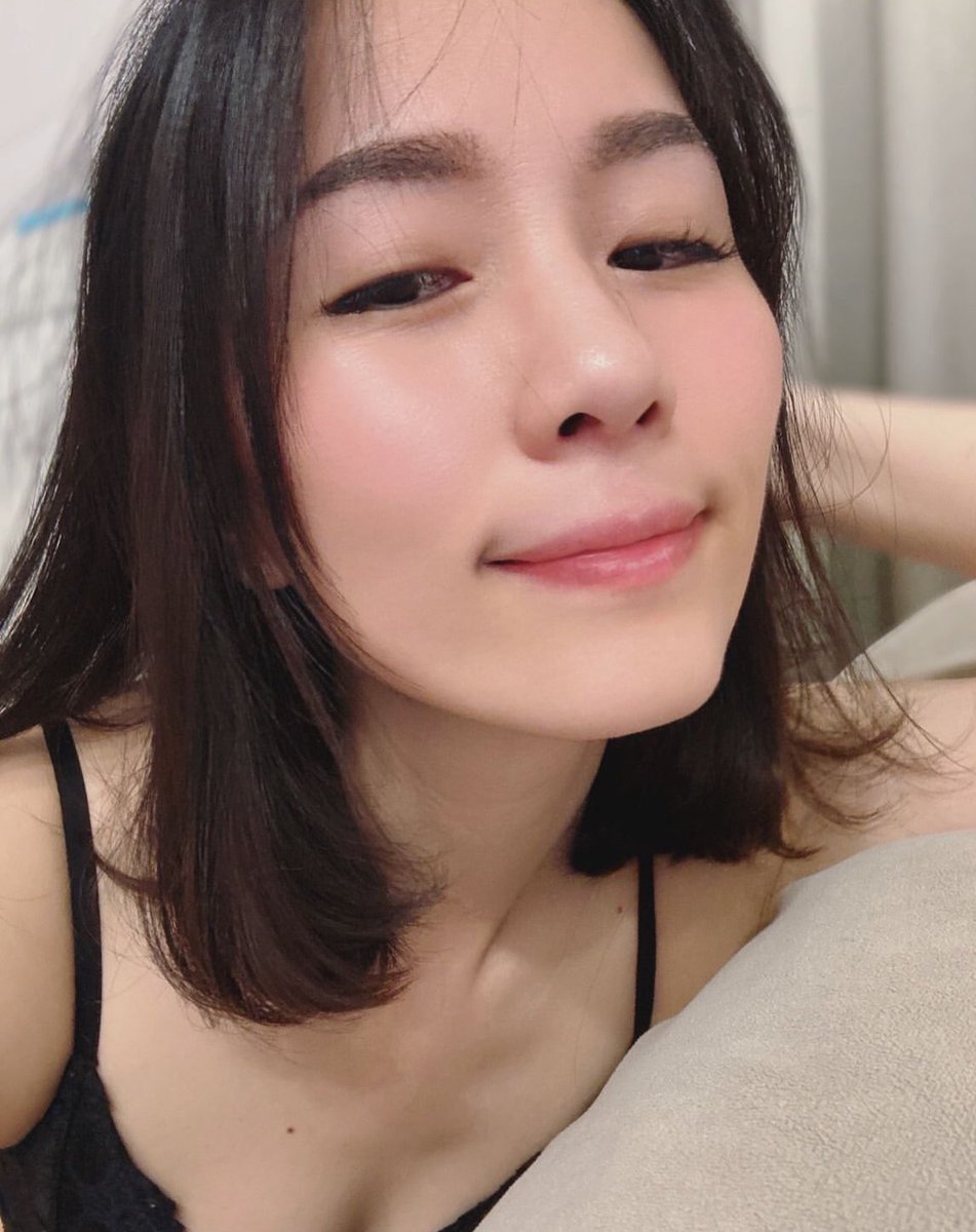 有人來體驗一下我的床上技術嗎？ 
不用很有錢  
不用太帥 愛約會  
愛打炮
會開火車就行  

#AIart 轉推+關注+留言告訴我哦