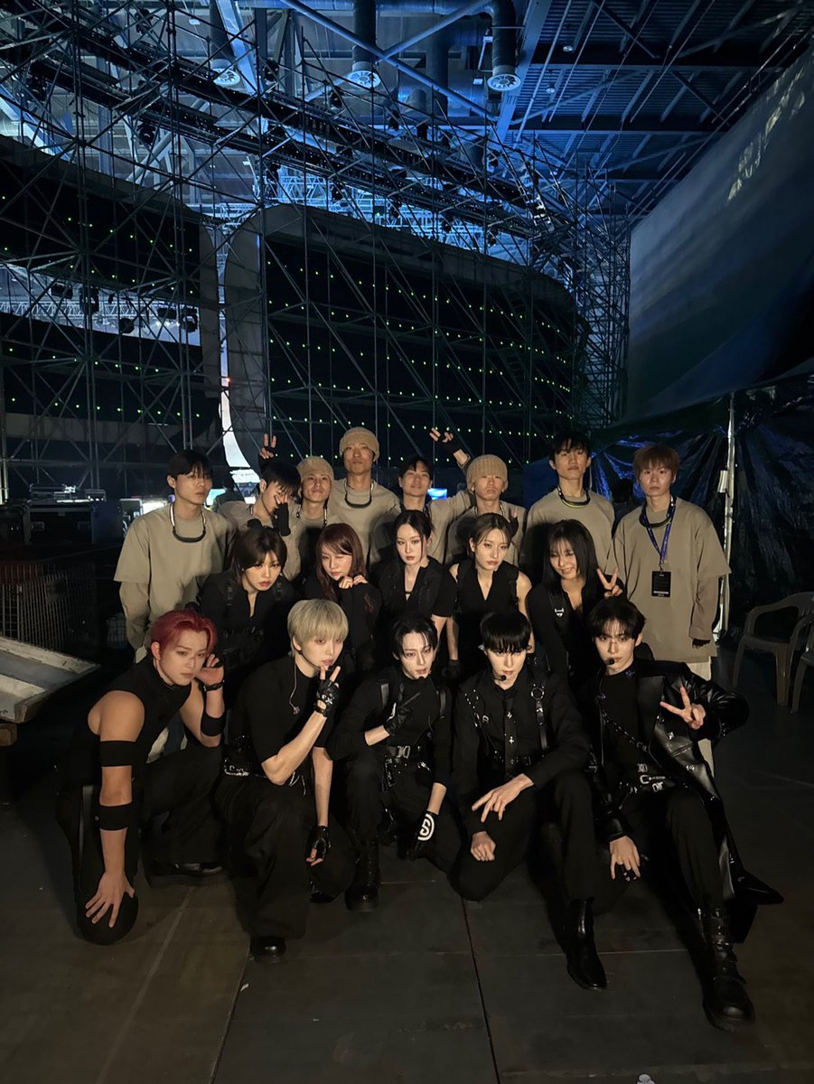 official_ONEUS's tweet photo. [#원어스]

🗓️ 24.12.20
📍 ’2024 KBS 가요대축제‘ 

ONEUS X HOOK Collaboration
아쉬운 마음이 가득해서 가지고 오는
단체사진😚 사진을 보면 영상이 보고
싶고 영상을 보면 사진이 보고싶은 무한
굴레에 다시 빠져봅시다🤭

🔗 https://t.co/ee4FgezFy6

#ONEUS #훅 #HOOK #가요대축제 
#나우 #NOW https://t.co/uxNM6AO5YO