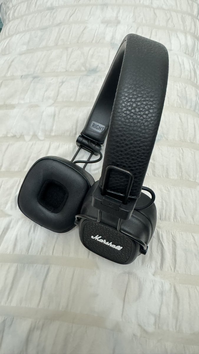 BellaSenjaaa's tweet photo. Marshall Major V Wireless Bluetooth Headphones - Black
- Bought on end Sep 2024
- Brand new, condition 10/10
- Combo set: Headphone + beg + metal stand
- Still in long warranty period
- Provide with full box and tag
- RM770
✅Contact me for purchase https://t.co/UYQpWjwabo