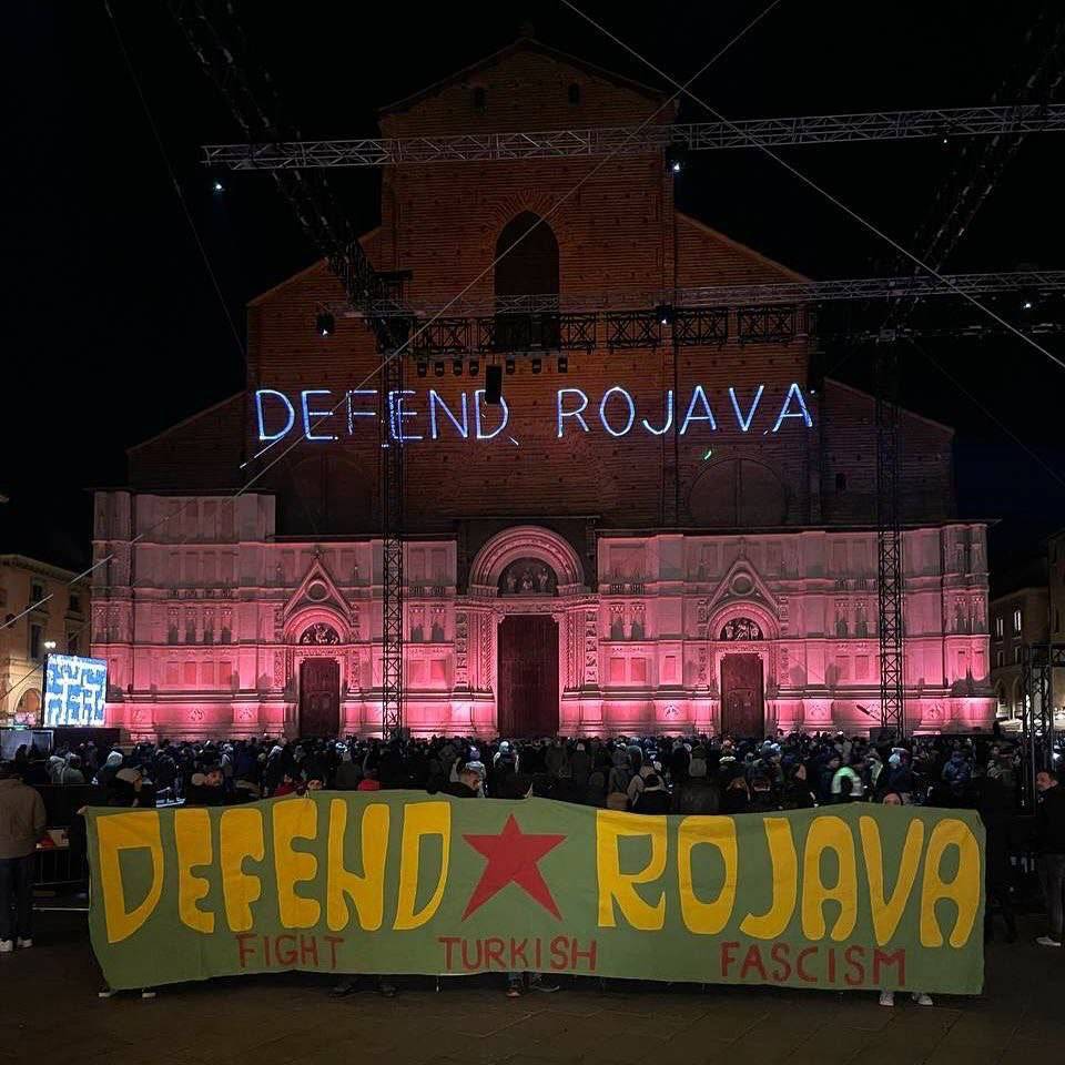 RISEUP4R0JAVA's tweet image. 📍People all over the world stand with the Rojava revolution!
Yesterday the people in Bologna (Italy) sent greetings to the resistance in Rojava and remembered the two murdered journalists Nazım Daştan &
Cihan Bilgin 🌹
#RiseUp4Rojava
#DefendRojava