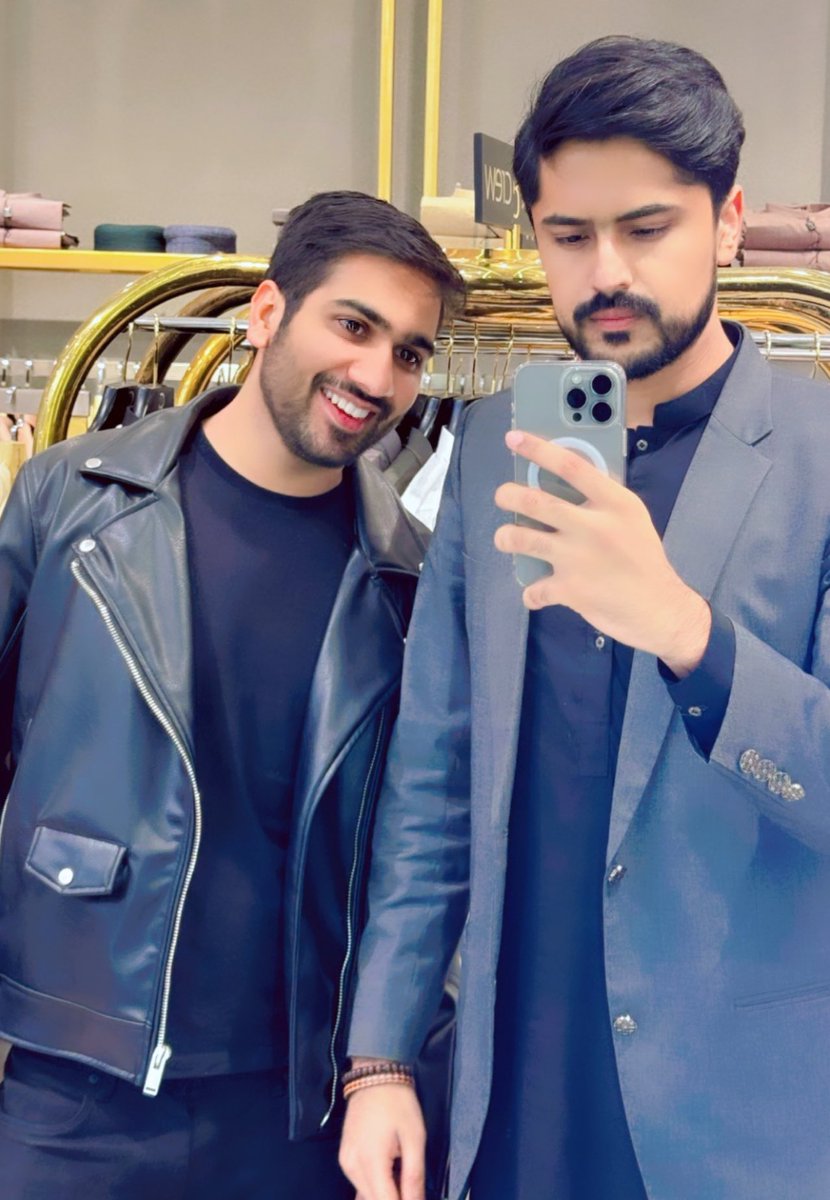 Mr_Usama59's tweet photo. Mere dost, mere bhai meri jaan happy birthday moazzam bhai! Allah Pak aapko hamesha khushiyan, kamiyabiyan aur sehat wali zindagi ata kare aur aise hi aapko muskurata hua rakhe. @moazzamtarar786 💕 https://t.co/QzRrbAuuXA