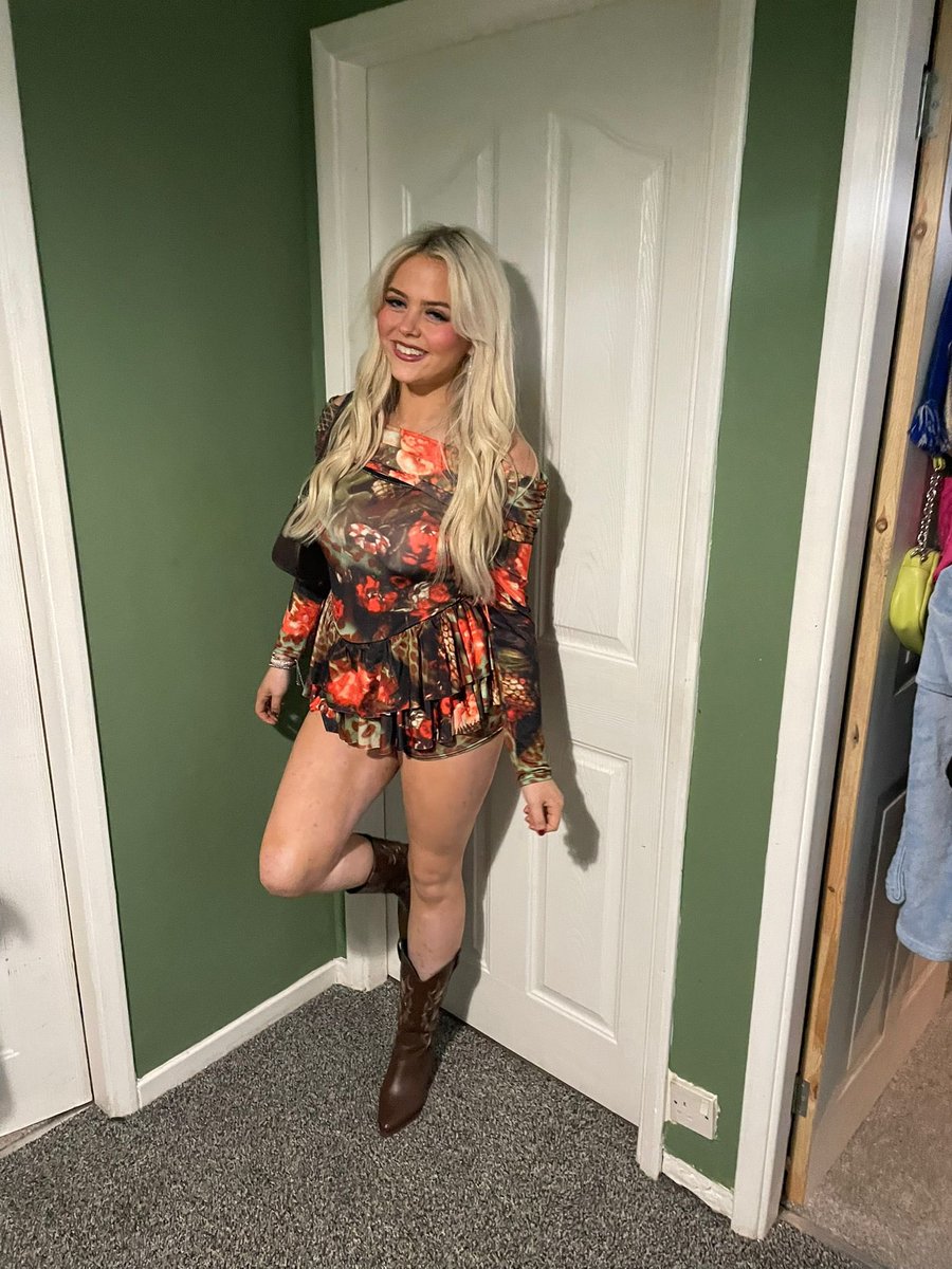 chloebaiines's tweet image. 🐆