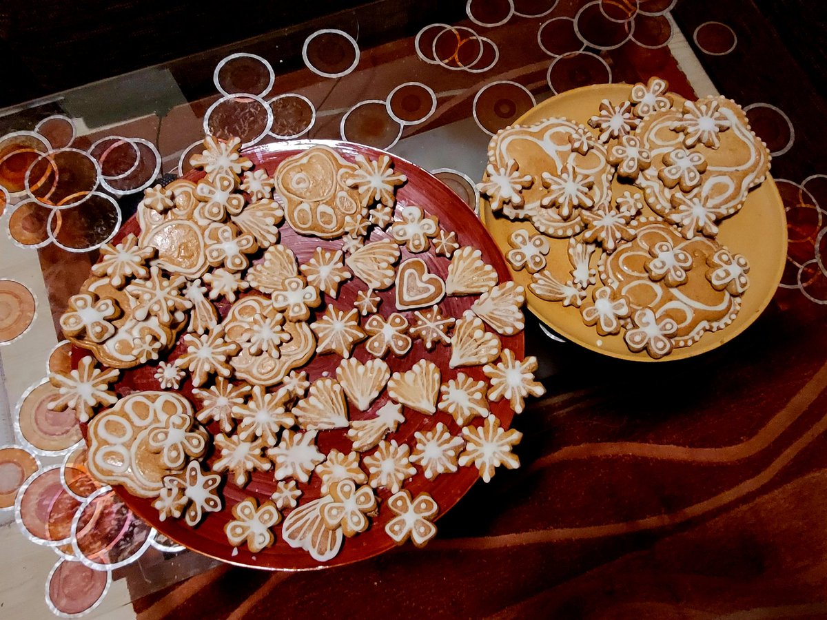 LucieH_GHMP's tweet photo. ..my traditional #homemade "Haskies"..🐾🐾
..Czech gingerbreads in South Bohemian style made in #Holešovice #Prague.. 2024
#ARTisSweet🍀❄️🐾🌟❤️ https://t.co/lXLdf7cIIi