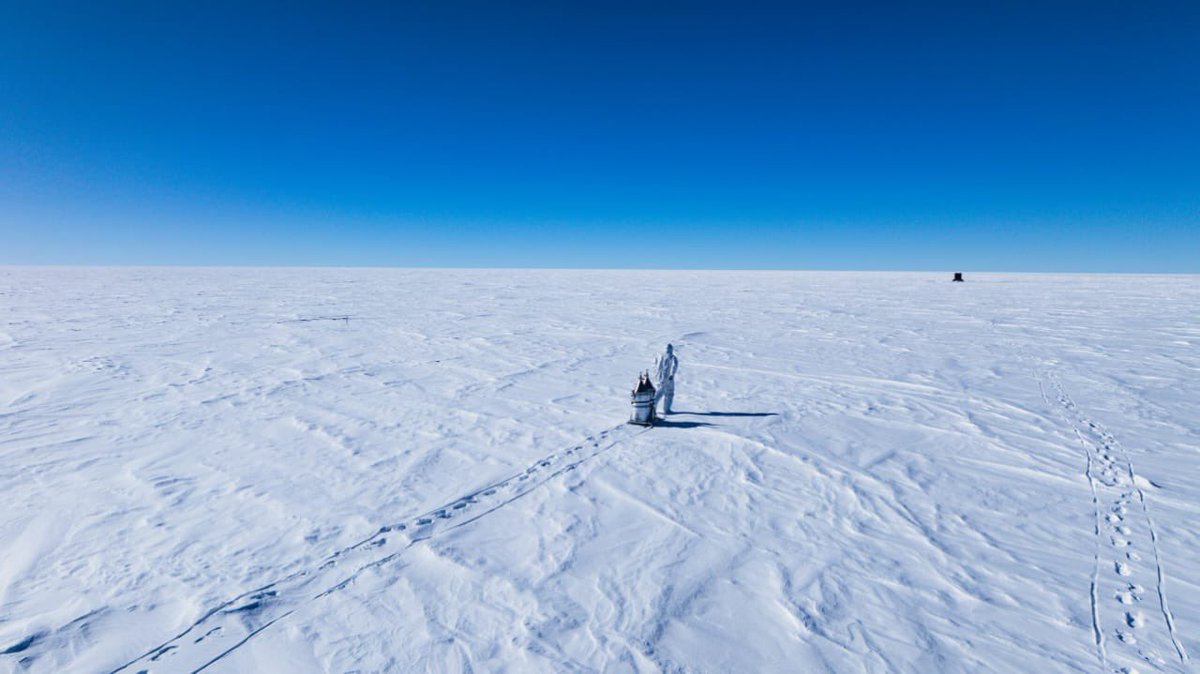 The new season of collecting micrometeorite dust near Vostok Station, Antarctica, is underway!
Photo by Anton Melnik, PJSC “Zapsibgazprom”