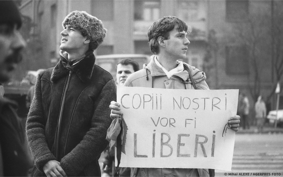 vonderleyen's tweet image. 35 years ago, Romanians stood up for the right to choose their own destiny. 

Many gave their lives so that their children could be free and live in democracy. 

Today, Romania and Europe remember their sacrifice.