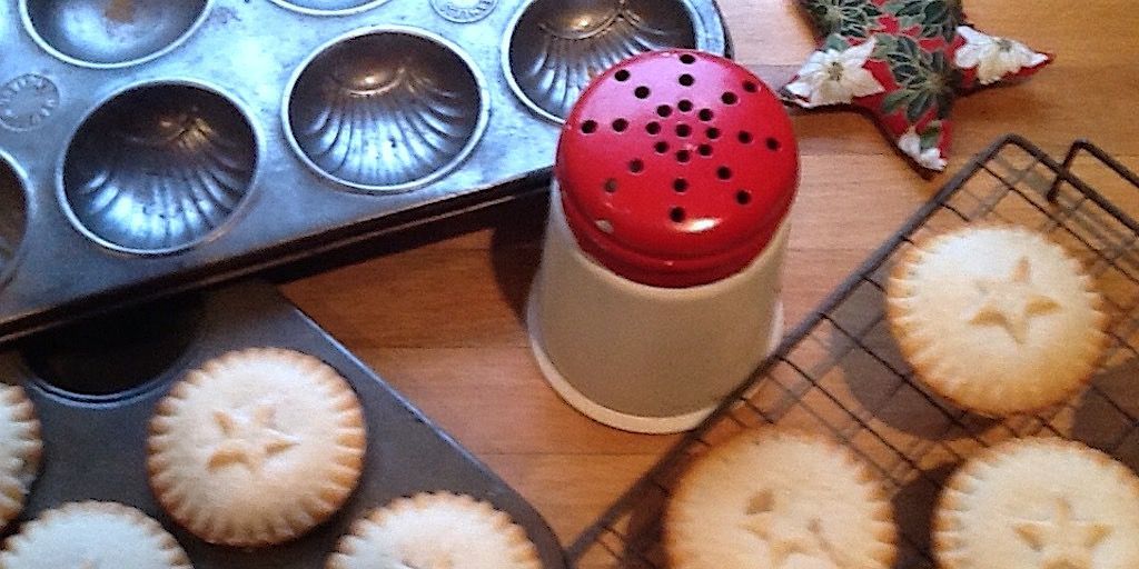 VintageKitchen_'s tweet image. Want to make your own mincemeat for mince pies ? Try this 100 year old recipe ! 🎄 🎄 🎄 

#mincepies #mincemeat #vintage