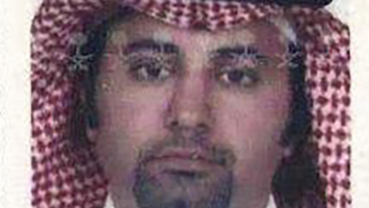 achseostwest's tweet photo. Taleb Al Abdulmohsen, der Attentäter von Magdeburg:
• illegal eingereist als Asylbewerber
• mehrfach polizeilich auffällig im In- als auch im Ausland
• sicherheitsgefährdende, deutschenfeindliche Gesinnung im Vorfeld öffentlich zur Schau gestellt
• kündigte seinen Anschlag mit Deutschen als Ziel an
• ausländische Behörden haben vor seinen Tötungsabsichten gewarnt
• die deutschen Sicherheitsbehörden unternahmen NICHTS

Unter der AfD wäre diesem Mann gar nicht erst der Einlass ins Land gewährt worden, geschweige denn solange der dauerhafte Aufenthalt.

Unter der Regierung der Altparteien konnte der Terrorist ungestört walten & schalten und bekam obendrein die Staatsbürgerschaft als Belohnung.

Unter der AfD wäre dieser Anschlag von vornherein gar nicht erst möglich gewesen.
Unter der Regierung der Altparteien war er es.

- Ende des Diskussion -