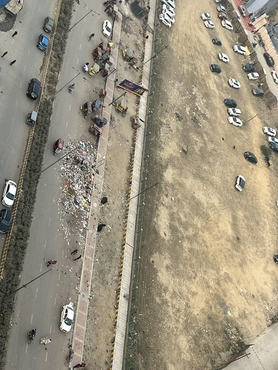 baisakhi_roy's tweet image. A dumping ground is getting created in a posh area like sector 75 Noida. Just opposite to Ivy county. This is a serious health hazard for the residents. Please clean this area and make sure  to stop throwing garbage here.