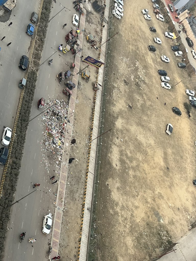 baisakhi_roy's tweet image. A dumping ground is getting created in a posh area like sector 75 Noida. Just opposite to Ivy county. This is a serious health hazard for the residents. Please clean this area and make sure  to stop throwing garbage here.@noida_authority @dmgbnagar @PankajSinghBJP