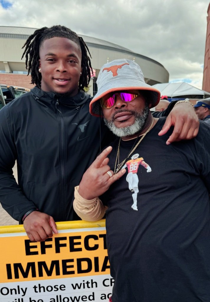 barry_sorrell's tweet photo. Help me Wish "88 IS GREAT" a HAPPY BIRTHDAY!!
God just keeps on BLESSING!! https://t.co/OaJkCw8iMs