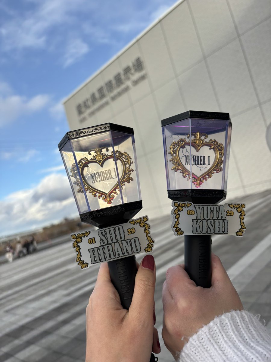 pyon_kp's tweet photo. 愛知公演みーちゃると行ってきた❤️💜
紫耀くんのトロッコ目の前にきたよ🫨
あんな間近で紫耀くん見れると
思ってなかったから嬉し過ぎた🥹❤️‍🔥
顔小さくてお目目がくりくりでした🫣
歌もダンスもかっこよかった❤️💜🩵
ＭＣはボケボケすぎてやばかった(笑)
また来年もライブいけますように🫶🏻 https://t.co/RkxDhfbK0U