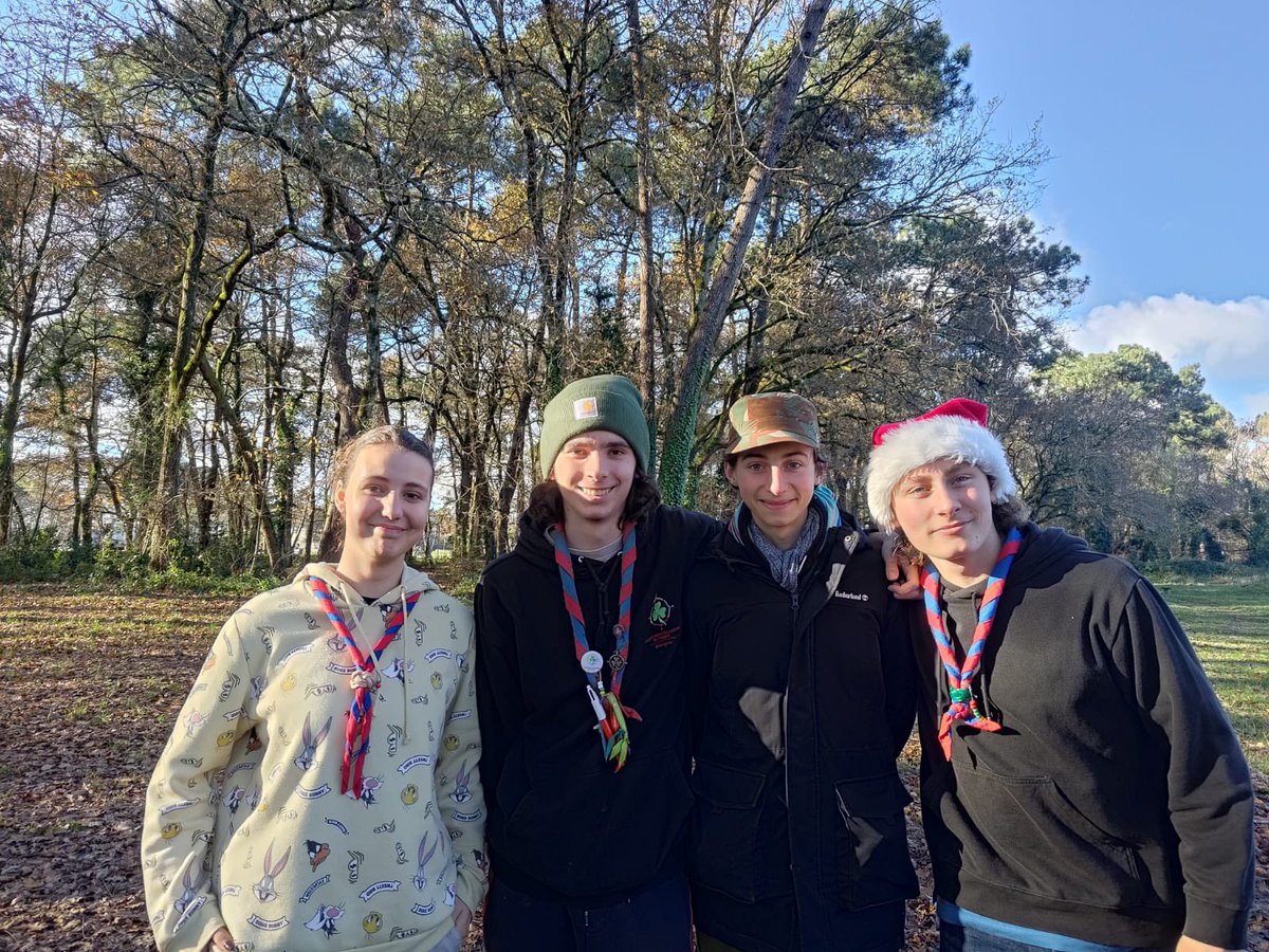 EEDF_merignac's tweet photo. Les fêtes de fin d’année approchent 🎄

En décembre c’est sortie à Mérignac et on continue les papiers cadeaux à Mérignac Soleil 🎁

N’hésitez pas à passer nous voir pour nous soutenir et ainsi participer aux financements des projets des jeunes. https://t.co/MRnaBYnvmr