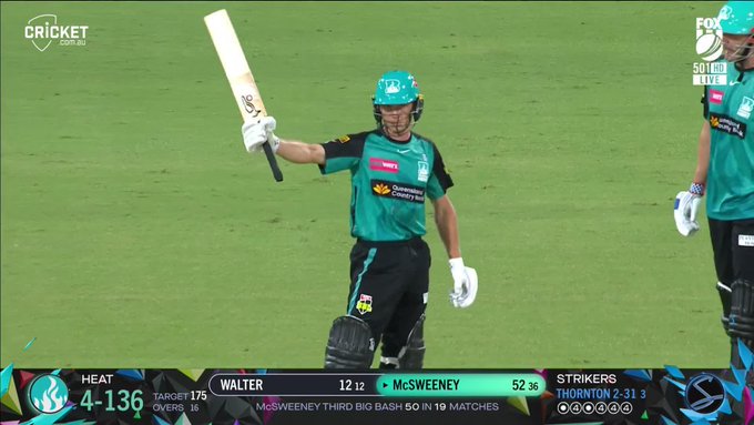 Nathan McSweeney brings up fifty on his return to the Big Bash! 📹 Credits: Twitter/BBL