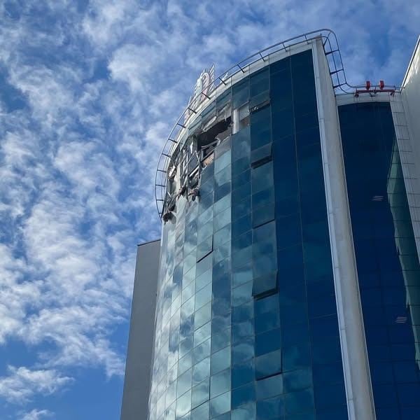 sonbihabercom's tweet photo. Muğla’da hastaneye çarpan helikopterin başka bir görüntüsü.

 #Sarıkamış https://t.co/jvNIlOMWgw