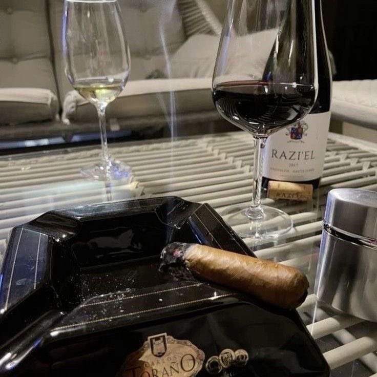 it’s reading time 𝜗𝜚

cr: king of wrath ࿔ ana huang

-ˋˏ✄┈┈┈┈

#booktwt #BookTwitter #kingofwrath #anahuang #danterusso #vivianlau #moots #mootshunt