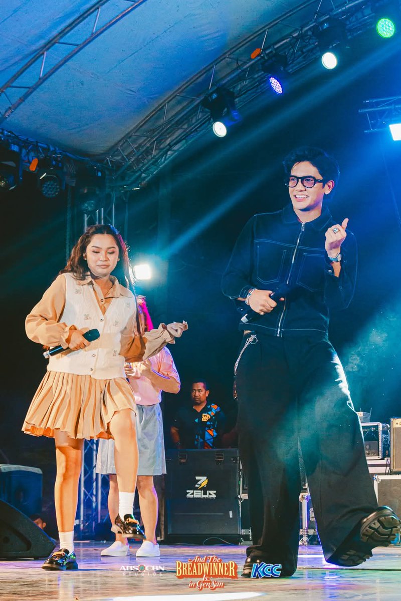 CertKap's tweet photo. Pinakilig ng #JarLette ang ating mga langga sa "And The Breadwinner Is In Gensan" Mall Show!✨🍞🏅

#PBBJarren #PBBKolette

¦¦ #KCCEvents ¦¦ https://t.co/SxXPTgIJyx
