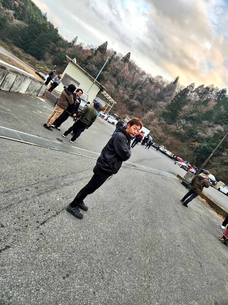sakurakikakubiz's tweet photo. まさやさんをはじめ、BASE Styleチーム員の皆様も夜勤明けなど、仕事の都合で大変な中、お手伝いをしていただきありがとうございました🙇‍
来年もBASE Styleを盛り上げて行きましょう‼️

 #ファクトリーベース
 #factorybase 
 #咲良��
 #咲良工房
 #yzサーキット
 #yzcircuit https://t.co/NX8DSMYRCR
