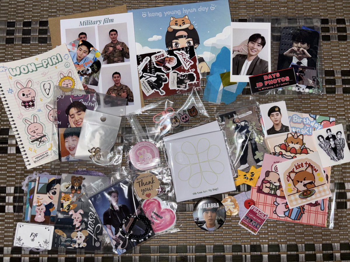 younghyunify's tweet photo. Hasil tangkapan dari #31stRiff semalam! Every freebies sangat cute dan cantik hehe saya sukaaaa 🥺🫶🏻 https://t.co/5QCBmTyAxZ