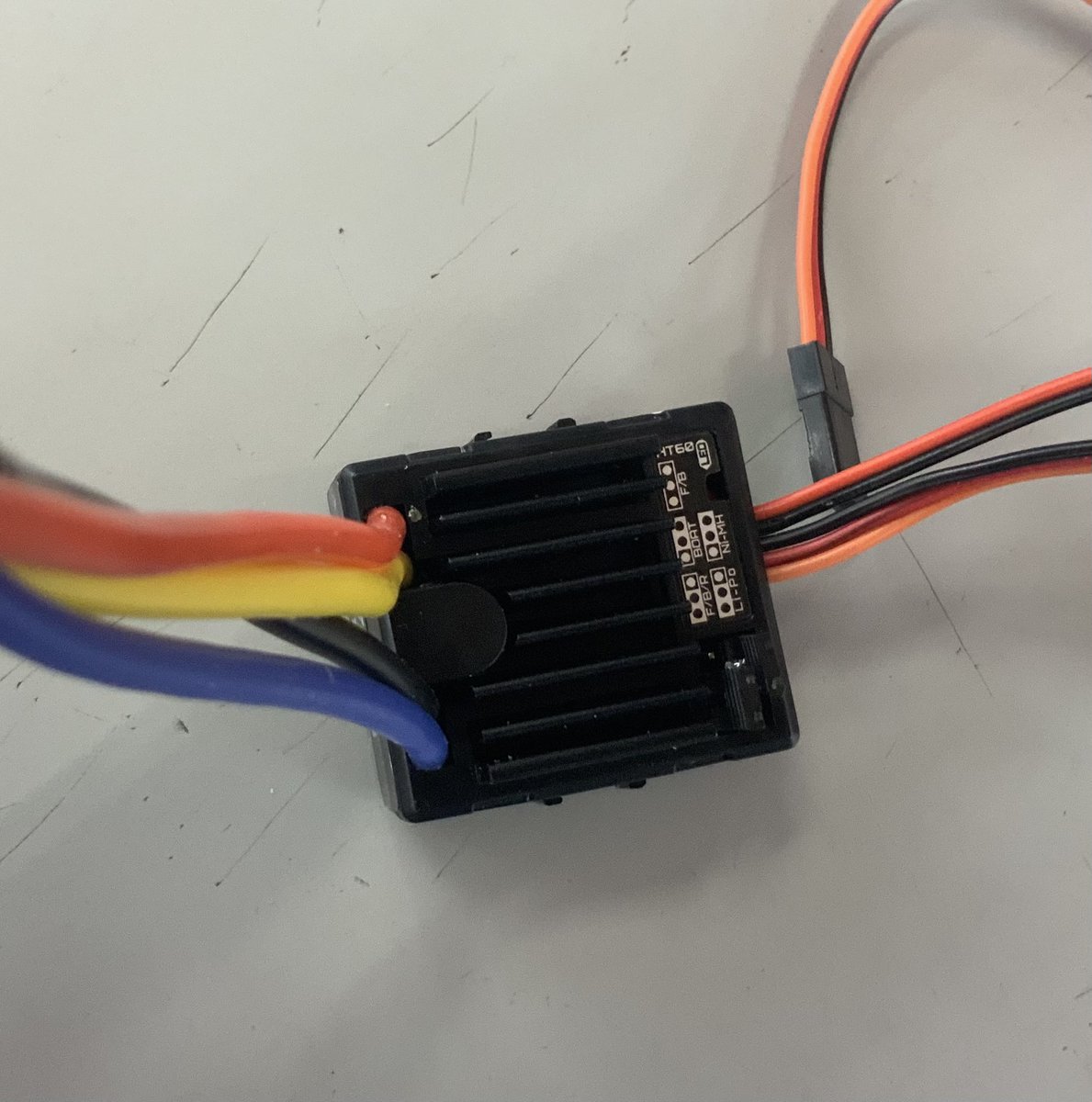 ブラシモーター用ESCその他 RC】 ハイテックのブラシモーター用ESCが入荷いたしました。 オフ