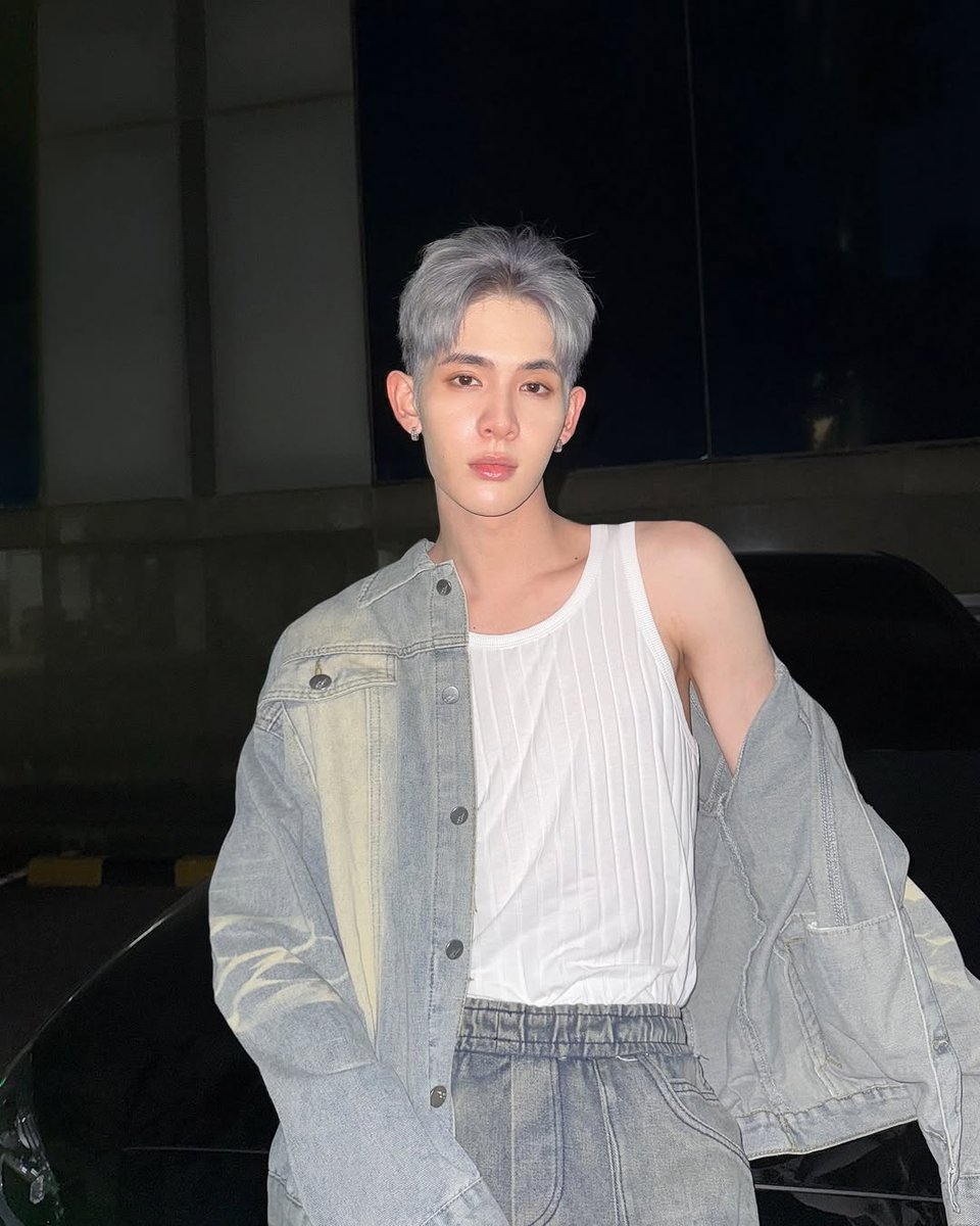 Mildayani293181's tweet photo. Always with you 🥰🥰
#JSYforjames
#jamesSu https://t.co/C7zC3tKlij