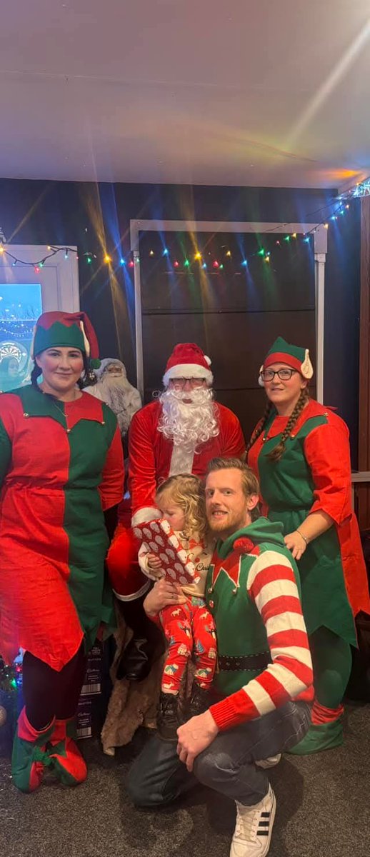 MuffFieldCC's tweet image. When santa came to The Presidents' Lounge.
Massive thank you to all our volunteers for making it a special day. Thanks to on track we had a, prize draw for the two bikes hopefully make someone's Xmas... #upthemuff @dalesccl @YorkshireCCC