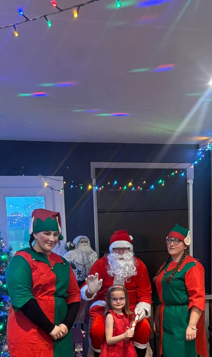 MuffFieldCC's tweet image. When santa came to The Presidents' Lounge.
Massive thank you to all our volunteers for making it a special day. Thanks to on track we had a, prize draw for the two bikes hopefully make someone's Xmas... #upthemuff @dalesccl @YorkshireCCC