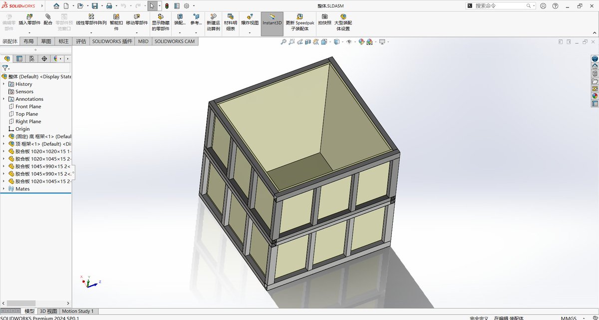 禁闭箱·制作纪录001
图中软件：SolidWorks（仅有框架与实面的建模，未画所有螺栓等连接机构，以及透明面的PC板）
设计来源：x.com/AlmondLab233/s…
设计改换：
使用了40mm×40mm×2mm与40mm×60mm×2mm的镀锌方管与焊接技术替代铝型材框架
鸣谢：
<a href="/AlmondCookie233/">杏仁饼</a> 
<a href="/AlmondLab233/">杏仁饼の烤箱</a>
