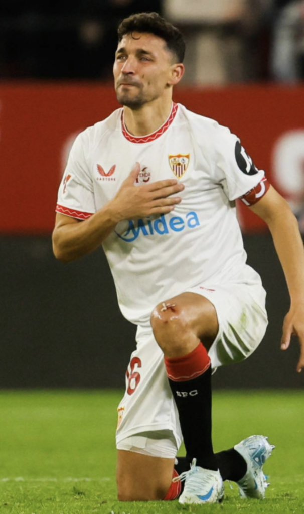 Con permiso de Arza, Campanal,Polster, Suker, Kanoute, Luisfa, Dani Alves, Ever Banega, Rakitic  Reyes o Puerta, hoy se despide el jugador más importante de nuestros casi 135 años: D. Jesús Navas González, mito, leyenda e historia del <a href="/SevillaFC/">Sevilla Fútbol Club</a> .

Honor y gloria al que honor y