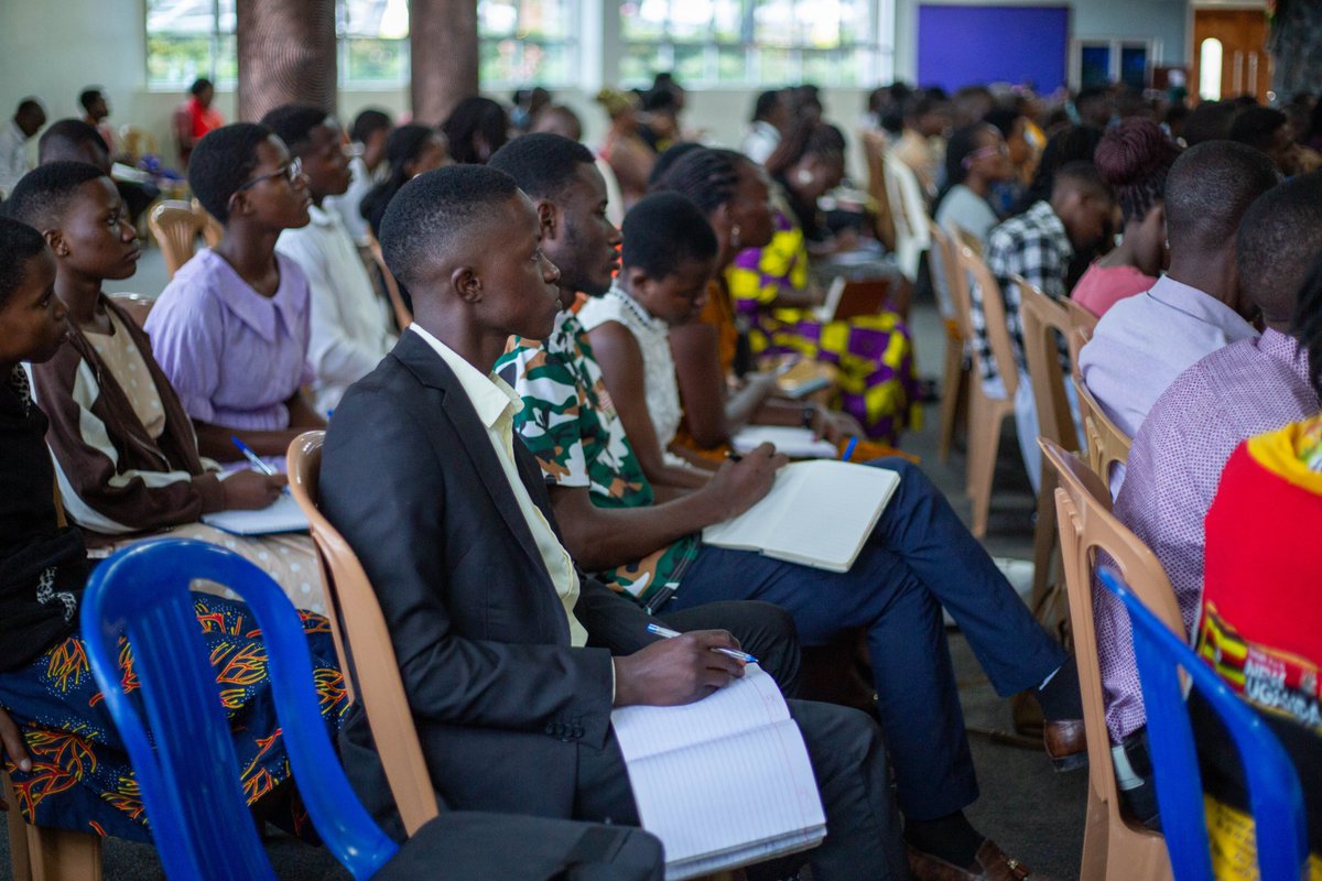 klt256's tweet photo. "Until you take Kingdom service as a covenant, your service is not authentic"- Pr. Omara Innocent.
#sunday
#SundayService
#YearOfKingdomGlory https://t.co/miwcBeNCKg