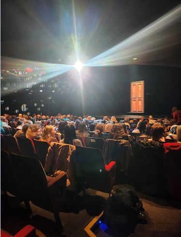 Fairfield_HSFG's tweet photo. Year 9s had a magical trip to HOME Manchester to see Miracle on 34th Street! The show inspired lots of ideas for their Performing Arts options.

Huge thanks to Mrs. Hilton for organising &amp; to our students for being impeccable as always—compliments all round! https://t.co/Vd4u5mRSuV