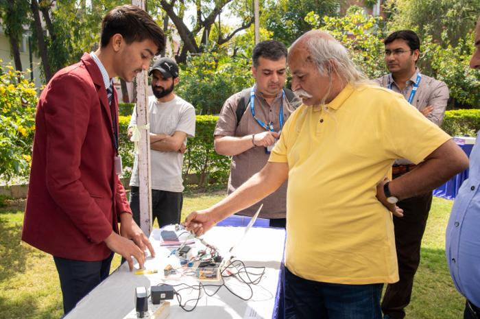 BLKUMAW44220099's tweet photo. A moment to cherish forever! Our student Het Patel had the privilege of meeting the legendary Prof. H.C. Verma at PRL Ahmedabad during National Science Day in March 2025.
#NationalScienceDay #PRL #FutureScientists #JNVM #ProudMoment #InspirationInScience https://t.co/iKnGbuiBDA