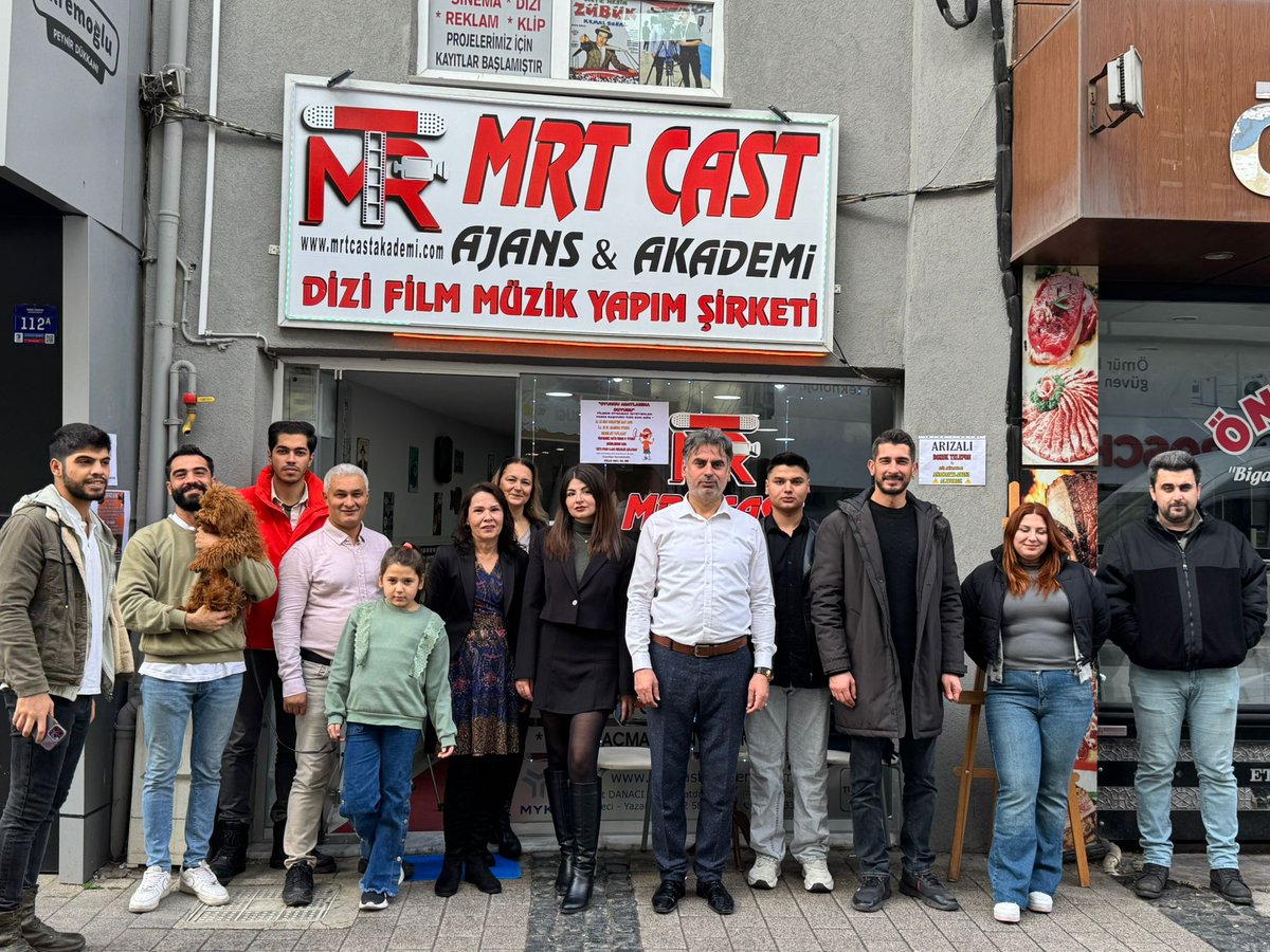 mrtdnc78's tweet photo. @mrtcastakademi @ckalebelediye #muratdanacı
Mrtcastajans dizi film müzik yapım şirketi Çanakkale şubesinde @HandanDizi Şi Çanakkale cast çalışmaları 
Audition Çekimleri oyuncu seçmeleri mrtcast akademinin önünde uzun kuyruklar oluşturdu ilgi çok yoğun tüm katılımcılara teşekkür. https://t.co/tGBGTWJOBa