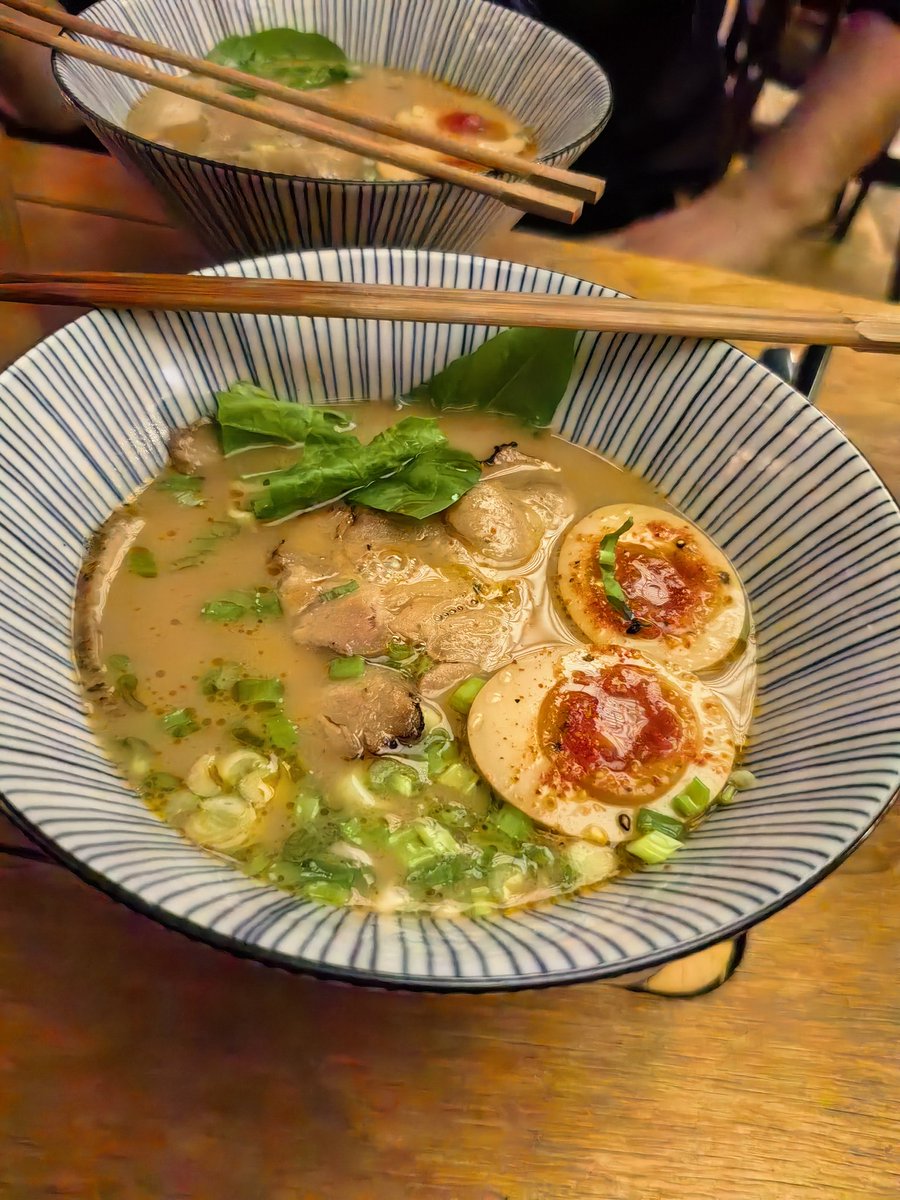 Гуляем по Москве. Хотя, это больше похоже на гастротур. Причём азиатский, так как посещаем заведения с японской кухней.

Блин, ну вкусно, чо))