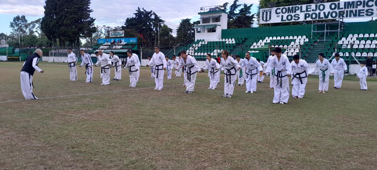 tkd_chaviel's tweet photo. MATER CLASS
Cierre de año
Entrega de Certificados internacionales y Distinciones

#itf #itftao #itftaoargentina #taekwondo #taekwondoitf #masterclass #casm #masterdagata #siemprepresente https://t.co/ijww0qII3Z