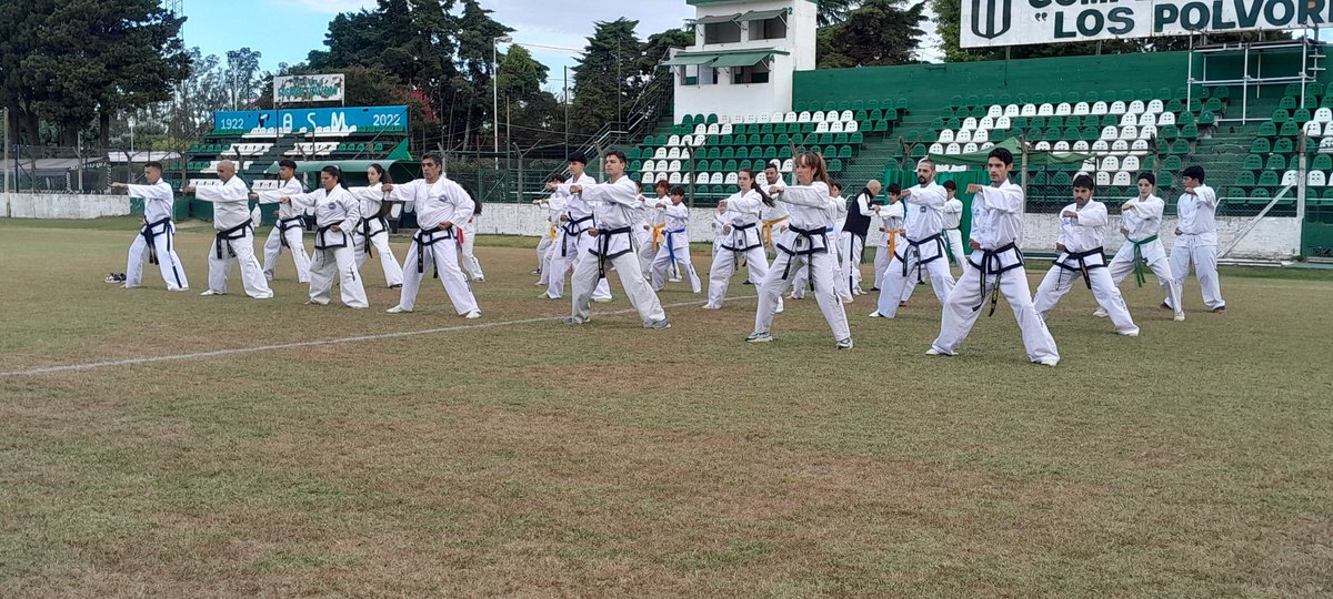 tkd_chaviel's tweet photo. MATER CLASS
Cierre de año
Entrega de Certificados internacionales y Distinciones

#itf #itftao #itftaoargentina #taekwondo #taekwondoitf #masterclass #casm #masterdagata #siemprepresente https://t.co/ijww0qII3Z