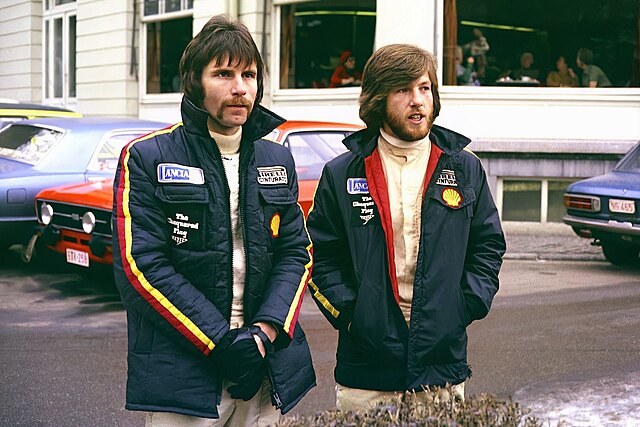 rallycast_'s tweet photo. El día 25, para aliviar esa indigestión de la cena de Nochebuena, tendréis en el canal de Youtube un #EspecialRallycast sobre el MG Metro 6R4. 

Doña Inglaterra en su máxima expresión. Tony Pond con el mejor bigote de la historia. Malcom rechazando a Ford. 

¡Feliz Navidad!