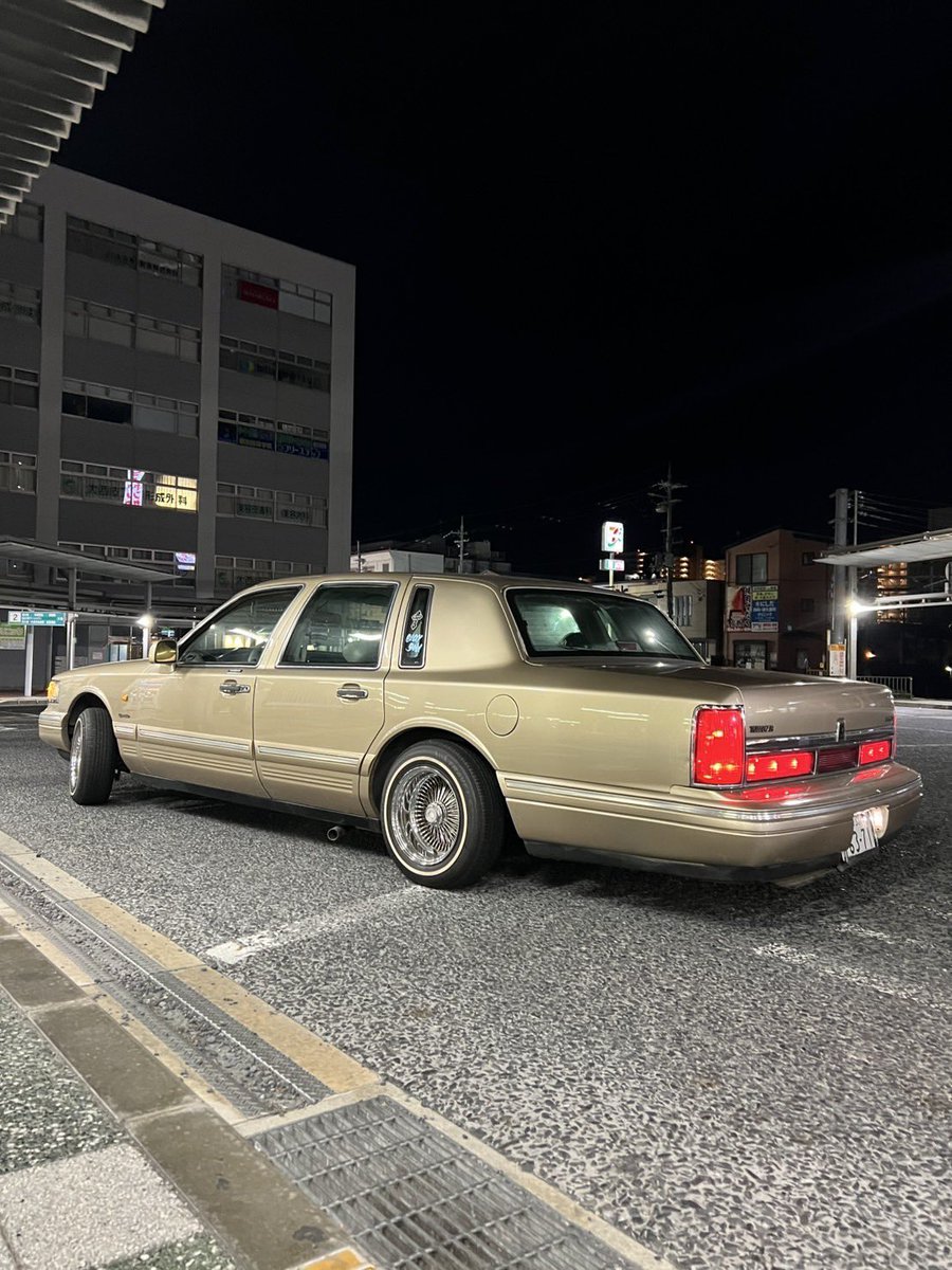 Shinji_EJ1's tweet photo. リンカーン　1997 タウンカー売ります！！

近鉄ディーラー車　ノーハイドロです。

金額
95万

車検R7年10月

特に遠出も問題なく乗ってましたが家庭の事情で得ることになってしまいました。

詳細はツリーにて！

#車売ります　#拡散希望 https://t.co/RisyeQLPcT