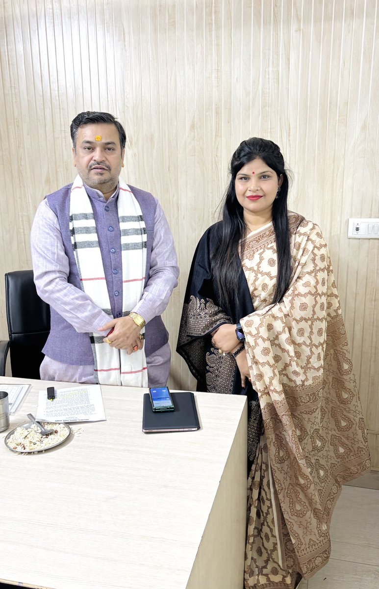PSGangania's tweet photo. कल प्रदेश कार्यालय लखनऊ में प्रदेश महामंत्री एवम् सदस्य विधान परिषद् माननीय श्री अनूप गुप्ता जी (MLC) का सानिध्य प्राप्त हुआ ! 

@bjpanoop  @BJP4UP https://t.co/99SuKMTenY