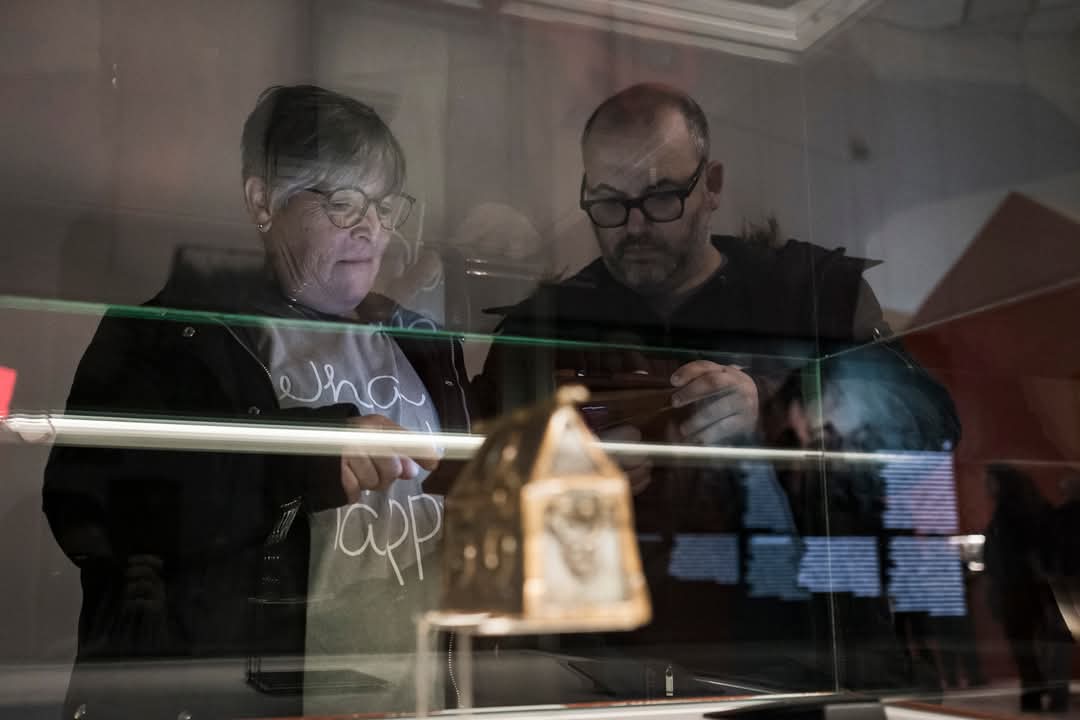 CidadedaCultura's tweet image. 🦻 Esta semana visitamos #UnhaVidaViquinga na compaña de persoas xordas e xordo-cegas, experiencia que nos permite achegarnos de primeira man ás dificultades coas que este colectivo pode atoparse no seu día a día.

📷 @rociocibes  
🔵 @Xunta @CulturaXunta