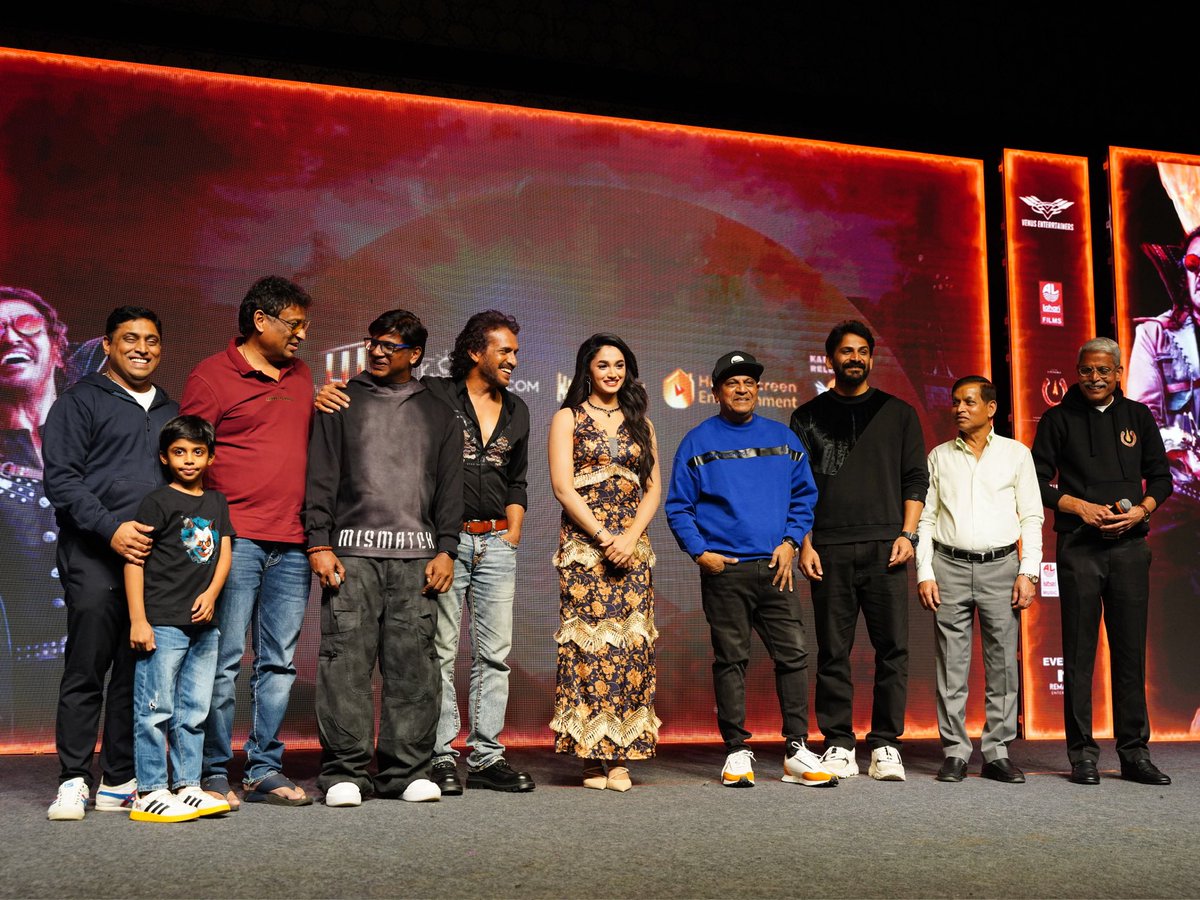 Reeshmananaiah's tweet image. Pictures from Bengaluru UI press meet ♥️

Hope you all are enjoying entering into the UI world 😍🔥

#Upendra #UiTheMovie #UppiDirects @nimmaupendra @LahariMusic @LahariFilm #venusentertainment