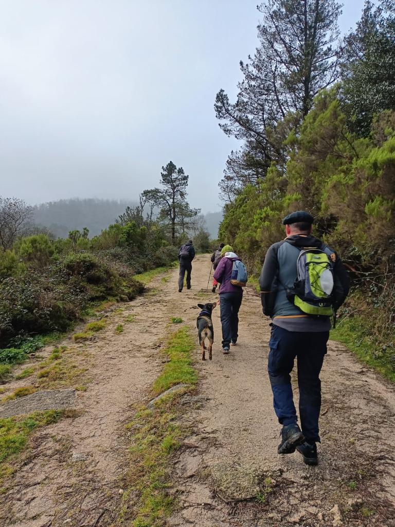 🔴 Roteiro pola Fraga Velha e pola Fraga das Vigas 🔴

⛰️ Imagens do roteiro que fizemos pola comarca da Marinha em conjunto coas companheiras da Associaçom Cultural Xebra 🏞️
⠀
#BotateAoMonte
